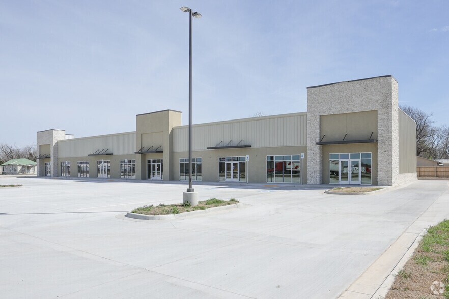 900 Meriweather St, Okmulgee, OK à louer - Photo principale - Image 1 de 5