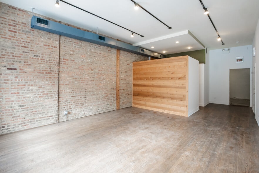 1928 W Montrose Ave, Chicago, IL for lease - Building Photo - Image 2 of 28