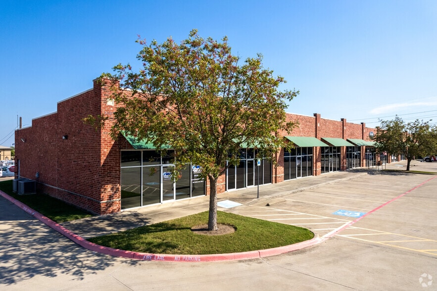 1865 McGee Ln, Lewisville, TX à louer - Photo du bâtiment - Image 1 de 7