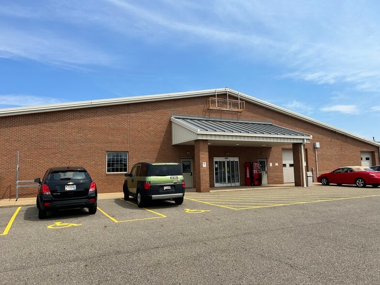 1289 Edison St NW, Hartville, OH for lease - Building Photo - Image 3 of 9