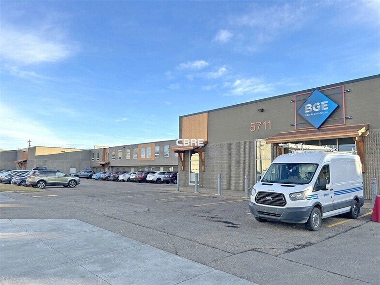 Freedstanding BGE Building portefeuille de 2 propriétés à vendre sur LoopNet.ca - Photo du bâtiment - Image 3 de 3