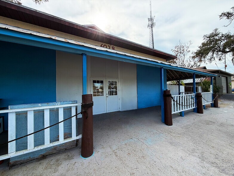 6028 Pine Hill Rd, Port Richey, FL à vendre - Photo du bâtiment - Image 2 de 22