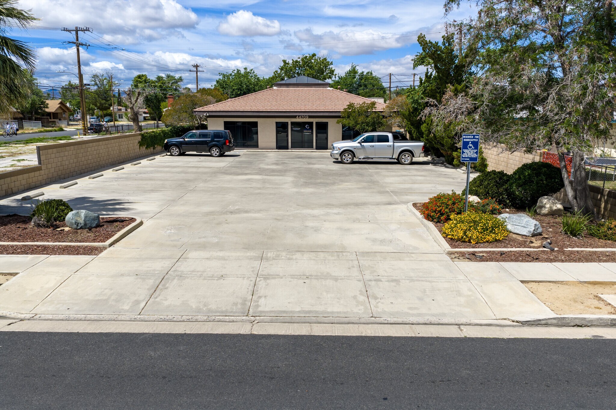 44709 Date Ave, Lancaster, CA for sale Primary Photo- Image 1 of 29