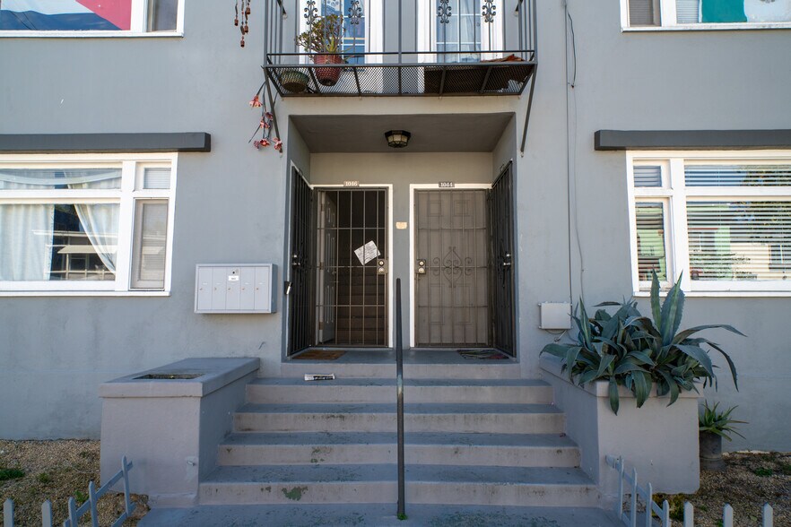 1042 E Broadway, Long Beach, CA à vendre - Photo du bâtiment - Image 3 de 13