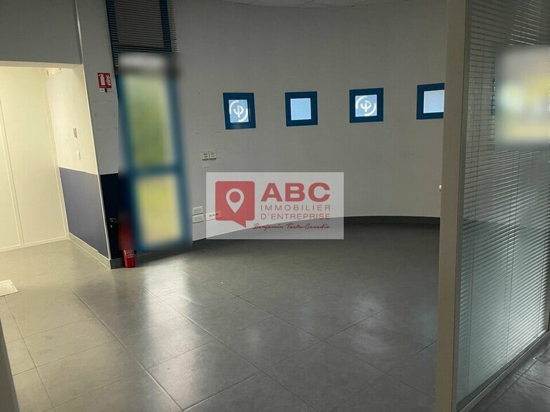 Office in Montpellier for lease - Building Photo - Image 3 of 8