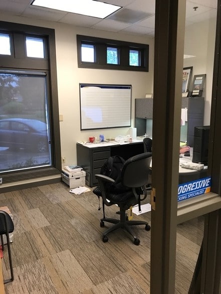 2142 -2160 W Chesterfield Blvd, Springfield, MO for lease - Interior Photo - Image 2 of 15