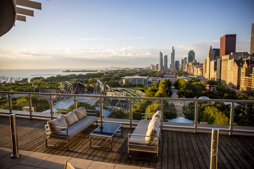 180 N Stetson Ave, Chicago, IL for lease - Primary Photo - Image 1 of 18