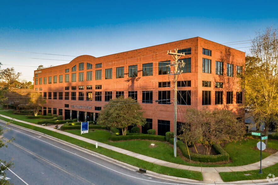 150 Fairview Rd, Mooresville, NC à louer - Photo du bâtiment - Image 1 de 5