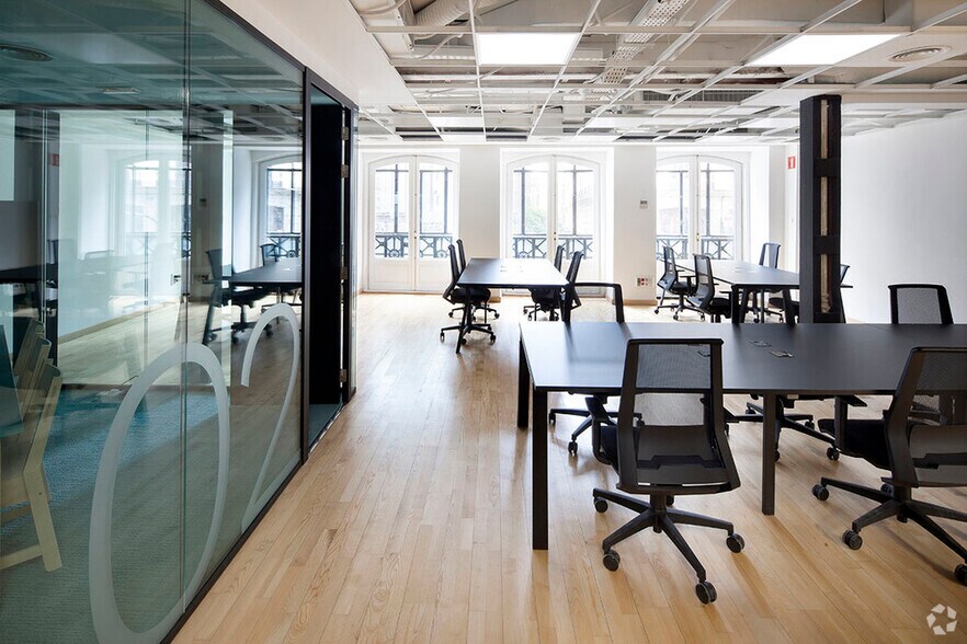 Calle Carrera San Jerónimo, 17, Madrid, Madrid à louer - Photo du bâtiment - Image 2 de 11