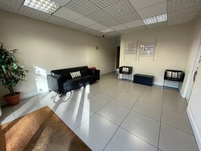 St Marys Walk, Maidenhead for lease Interior Photo- Image 2 of 6