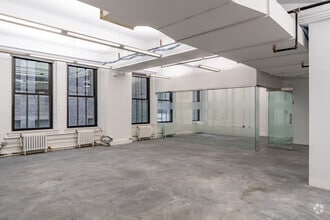 18 E 41st St, New York, NY for lease Interior Photo- Image 2 of 3