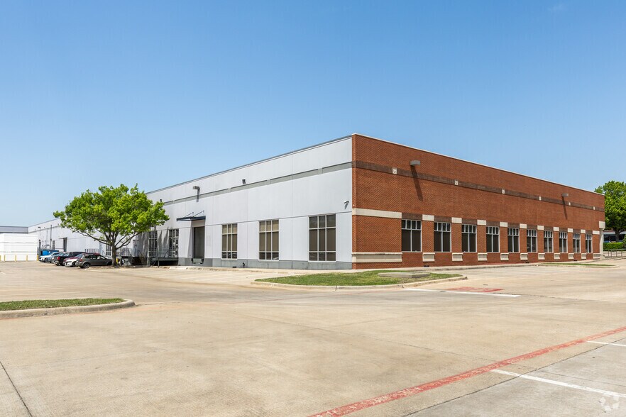 3000 Kellway Dr, Carrollton, TX à louer - Photo du bâtiment - Image 2 de 6