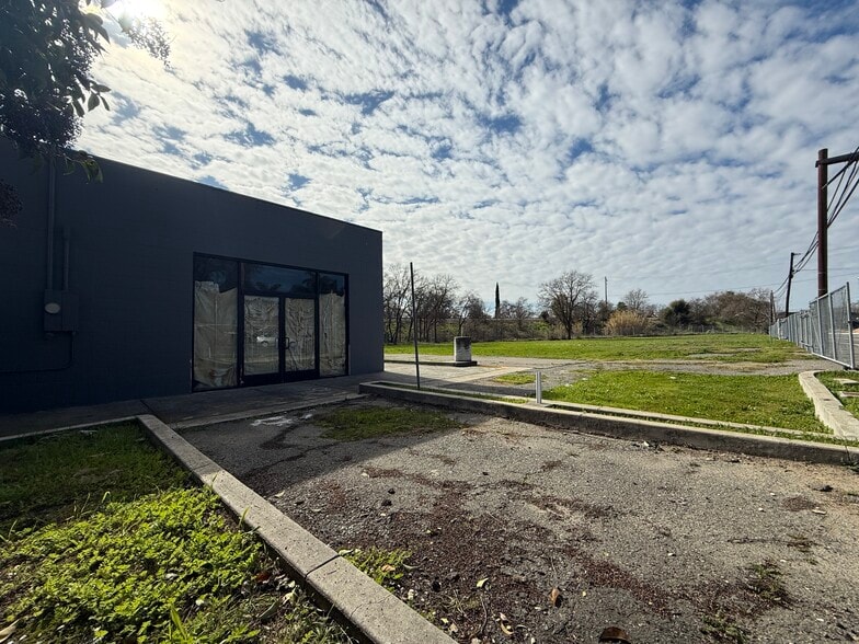 1625 Sacramento Ave, West Sacramento, CA for sale - Building Photo - Image 2 of 9