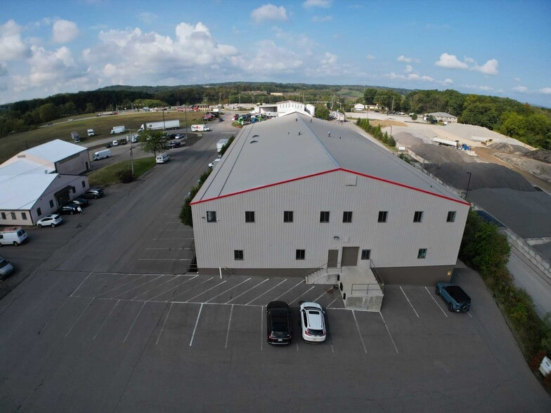 129 McCarrell Ln, Zelienople, PA for lease - Building Photo - Image 3 of 5