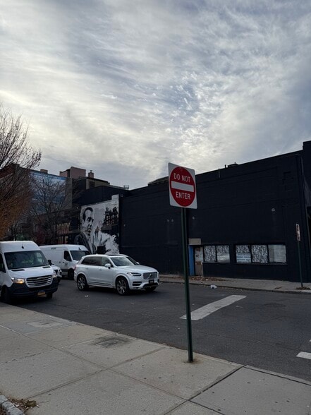 608 E Fordham Rd, Bronx, NY for lease - Building Photo - Image 3 of 3