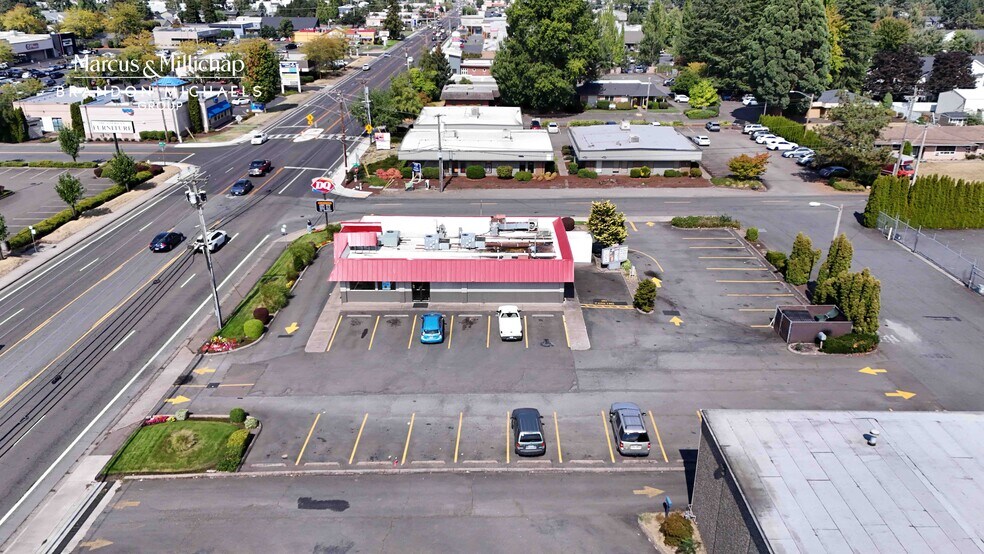 398 Lancaster Dr NE, Salem, OR à vendre - Photo du bâtiment - Image 3 de 11