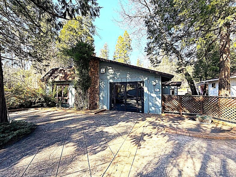23036 Joaquin Gully Rd, Twain Harte, CA à louer - Photo du bâtiment - Image 2 de 9