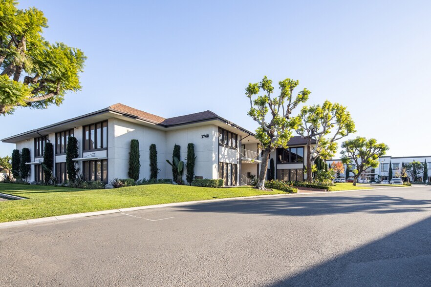 1740 W Katella Ave, Orange, CA à louer - Photo du bâtiment - Image 2 de 8