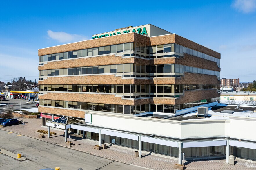 1547 Merivale Rd, Ottawa, ON à louer - Photo du bâtiment - Image 3 de 7