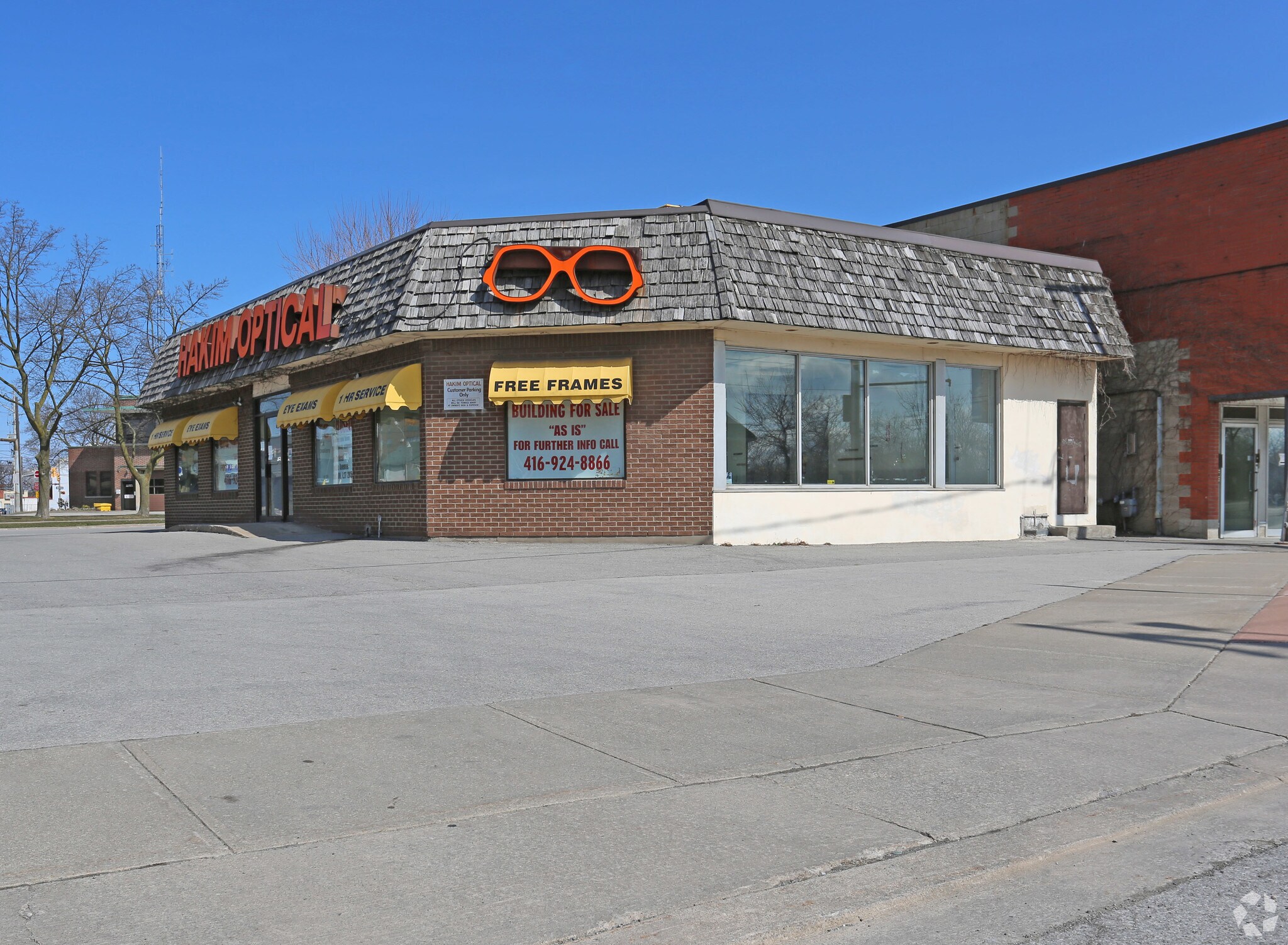 9 Queenston St, St Catharines, ON for sale Primary Photo- Image 1 of 1