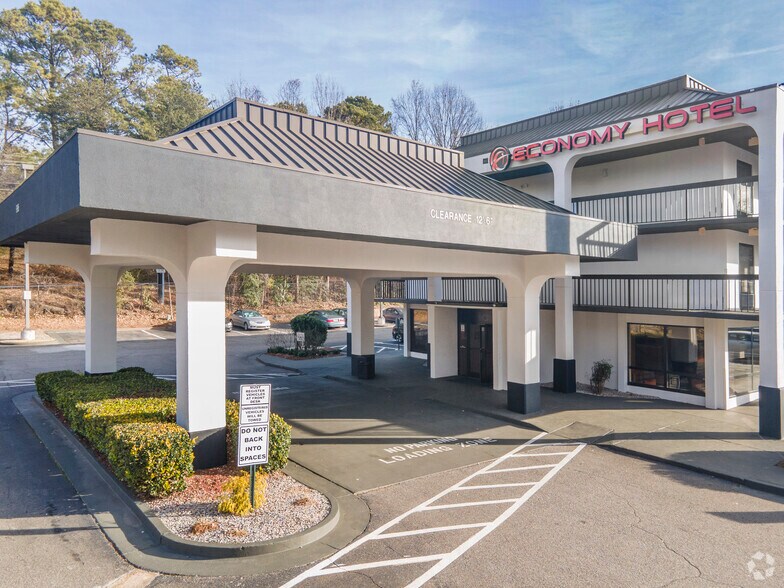 9995 Old Dogwood Rd, Roswell, GA à vendre - Photo du bâtiment - Image 2 de 4