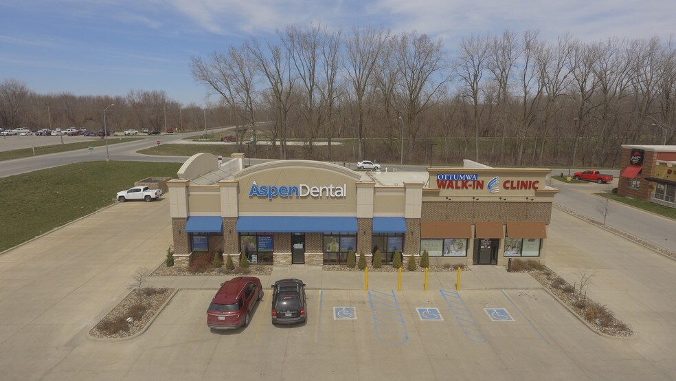 1255 Theatre Dr, Ottumwa, IA for lease - Aerial - Image 1 of 7