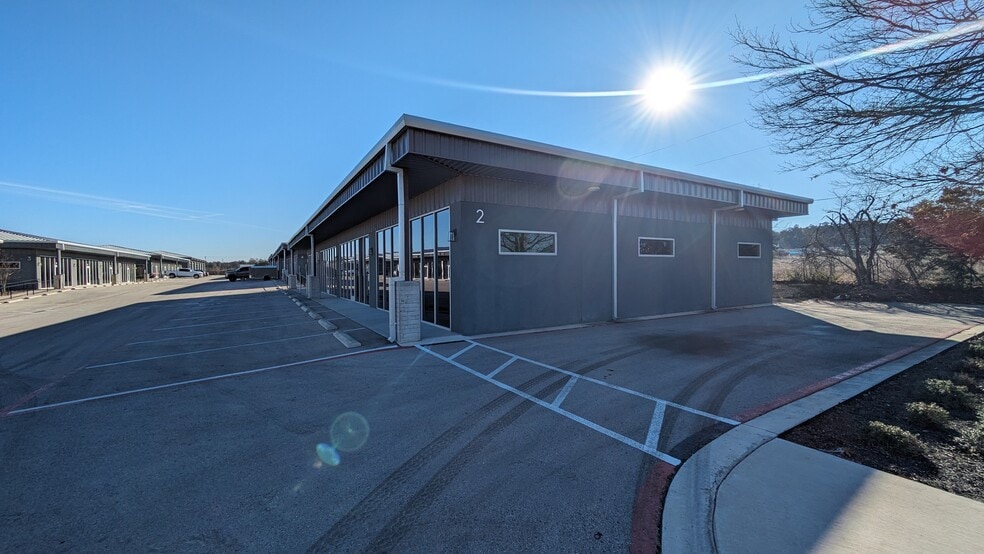 706 Leander Dr, Leander, TX for lease - Building Photo - Image 2 of 16