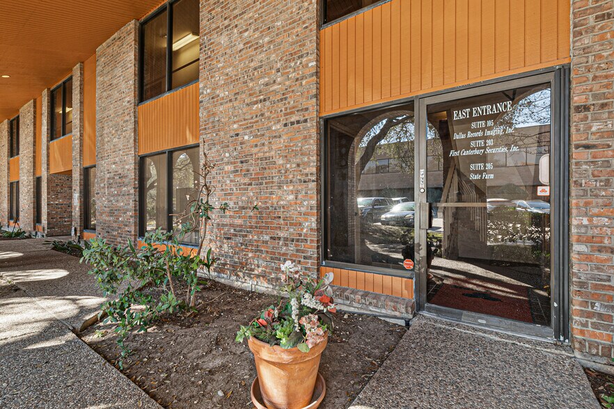 12989 Jupiter Rd, Dallas, TX à vendre - Photo du bâtiment - Image 2 de 6