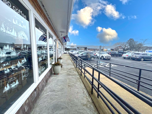 236-238 Edgartown-Vineyard Haven Rd, Edgartown, MA for lease - Building Photo - Image 3 of 8