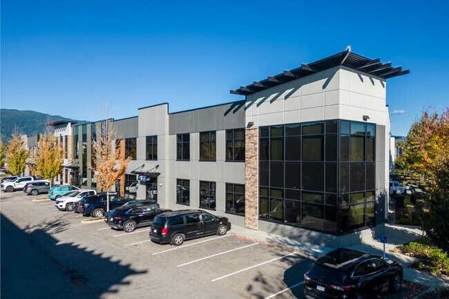 Plus de détails pour 580 Nicola Ave, Port Coquitlam, BC - Industriel à louer