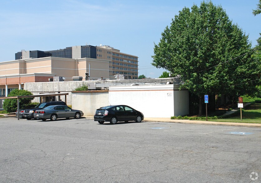 1753 Peachtree St NE, Atlanta, GA for lease - Building Photo - Image 2 of 4