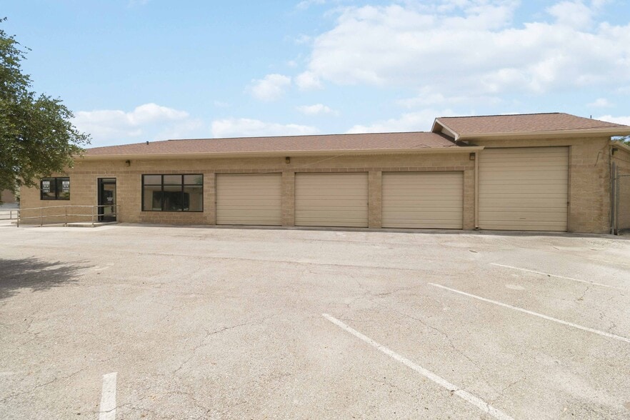 4714 Shavano Oak, San Antonio, TX for lease - Building Photo - Image 2 of 19