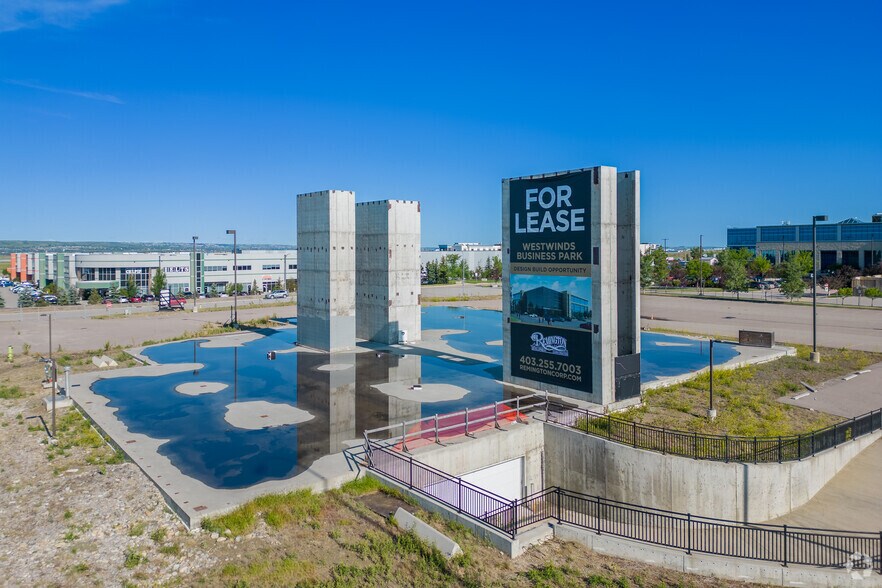 3687 63rd Ave NE, Calgary, AB à louer - Photo du bâtiment - Image 2 de 8
