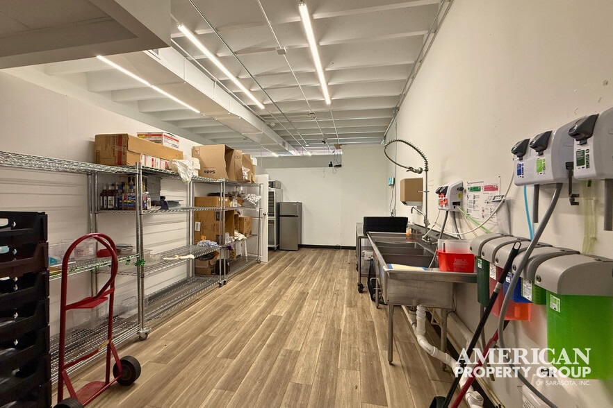4205 S Tamiami Trl, Sarasota, FL for lease - Interior Photo - Image 3 of 4