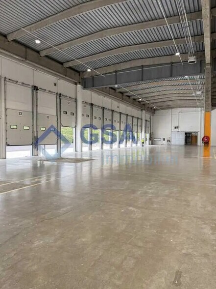 Bureau dans Lisses à louer - Photo du bâtiment - Image 2 de 5