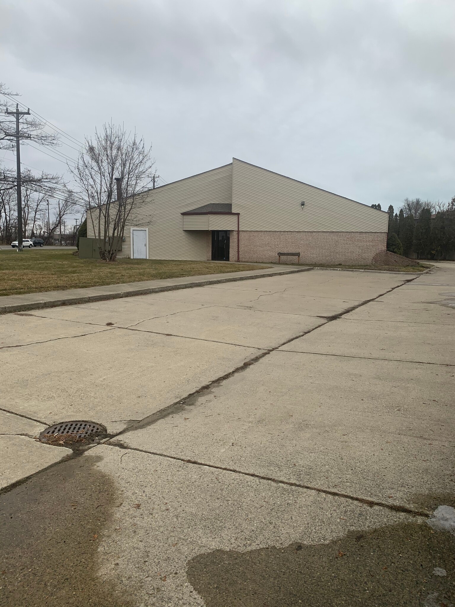 25000 N River Rd, Harrison Township, MI for lease Building Photo- Image 1 of 23
