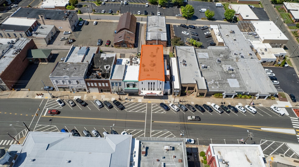 129 Williamsboro St, Oxford, NC for lease - Building Photo - Image 3 of 27