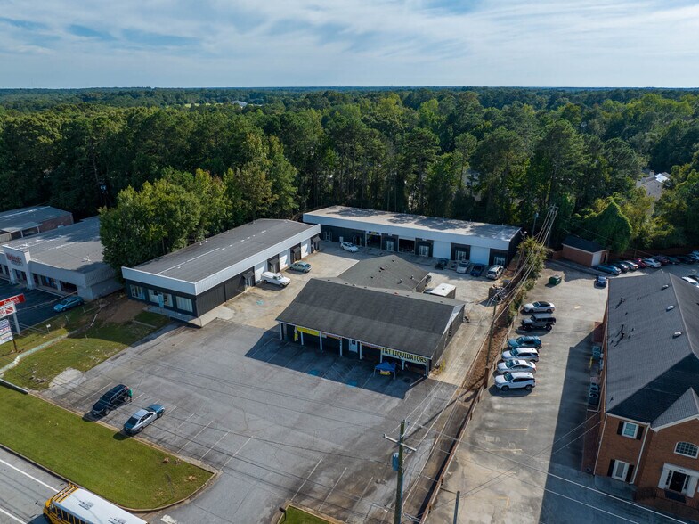 1403 Iris Dr, Conyers, GA à louer - Photo du bâtiment - Image 3 de 3