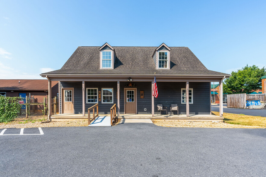 101 Lucy Ln, Waynesboro, VA for lease - Primary Photo - Image 1 of 1