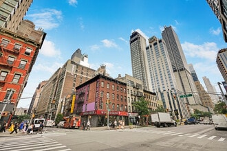 797 6th Ave, New York, NY for lease Building Photo- Image 2 of 7