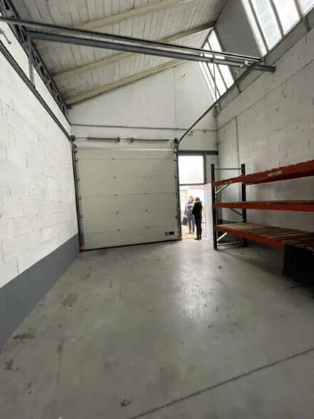 Bureau dans Vénissieux à louer - Photo intérieure - Image 2 de 3