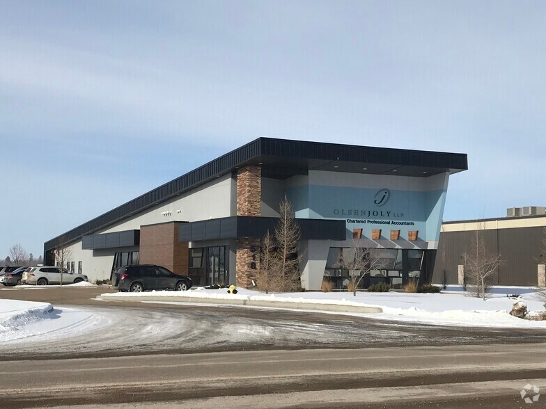 518 Laura Av, Red Deer County, AB à louer - Photo du bâtiment - Image 2 de 4
