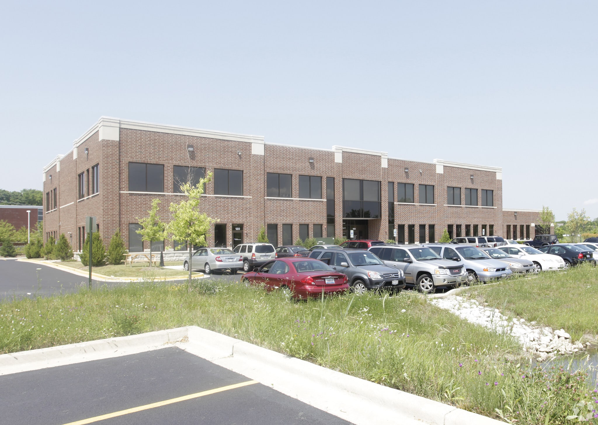 365 Surryse Rd, Lake Zurich, IL for sale Primary Photo- Image 1 of 41