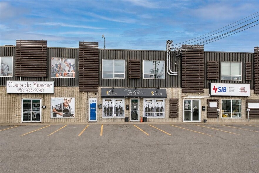 305B Boul Saint-Elzéar O, Laval, QC à louer - Photo principale - Image 1 de 9
