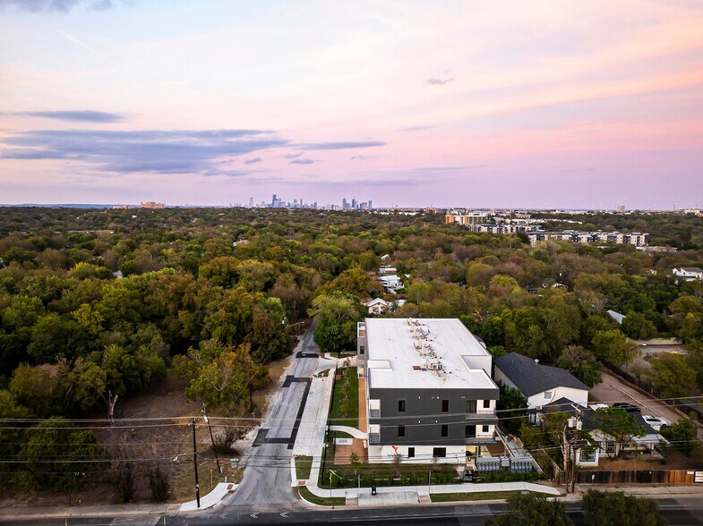 5515 Humming Bird Ln, Austin, TX for sale - Building Photo - Image 3 of 22
