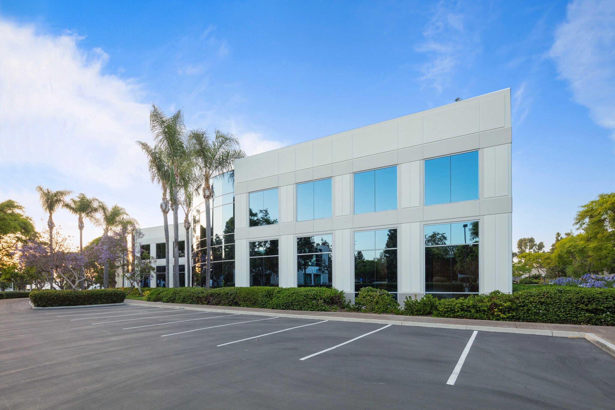 2110 Rutherford Rd, Carlsbad, CA à louer Photo du bâtiment- Image 1 de 3