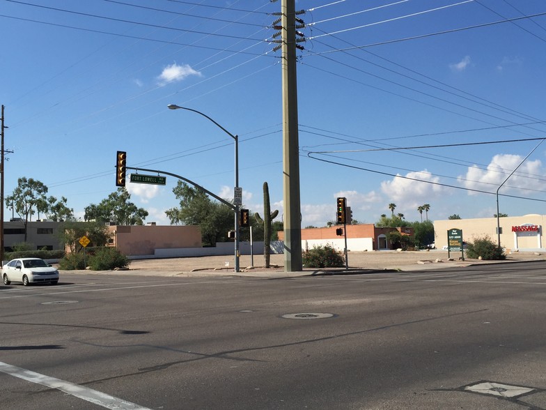 3050 E Fort Lowell Rd, Tucson, AZ for lease - Primary Photo - Image 1 of 3