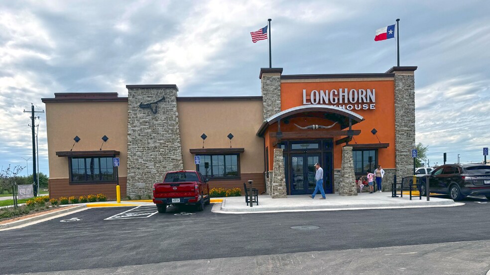 7306 NE Zac Lentz Pky, Victoria, TX à vendre - Photo du bâtiment - Image 2 de 3