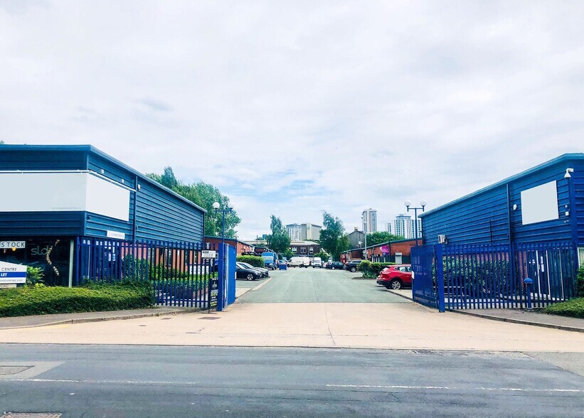 Daniel Adamson Rd, Salford à louer - Photo du bâtiment - Image 3 de 3