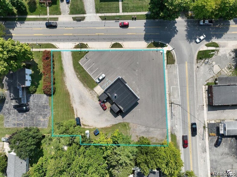 509 E Main St, Pinckney, MI à vendre - Photo du bâtiment - Image 3 de 14